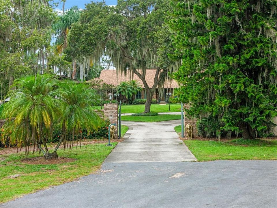 For Sale: $1,250,000 (3 beds, 3 baths, 2261 Square Feet)