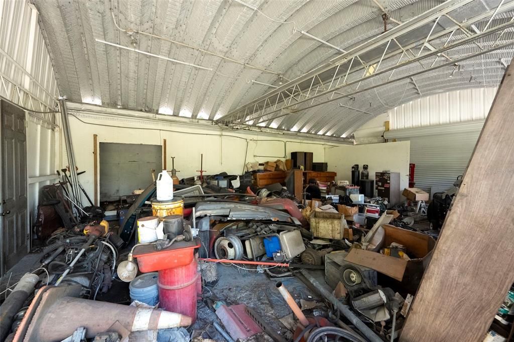 На продажу: $1,100,000 (14.62 acres)