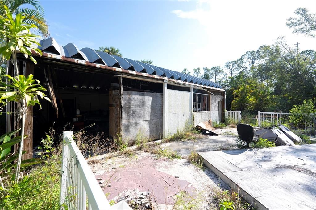 На продажу: $1,100,000 (14.62 acres)