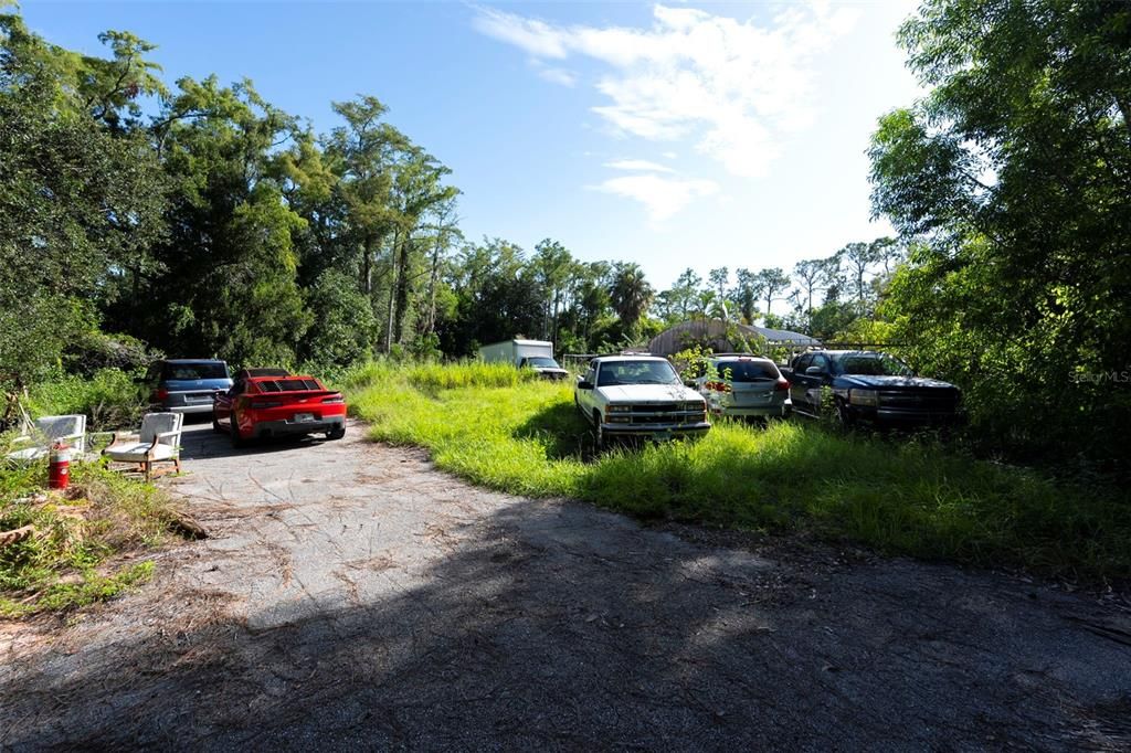 На продажу: $1,100,000 (14.62 acres)