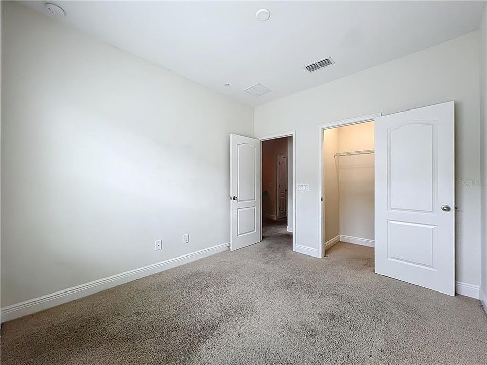 Activo con contrato: $2,995 (4 camas, 3 baños, 1705 Pies cuadrados)