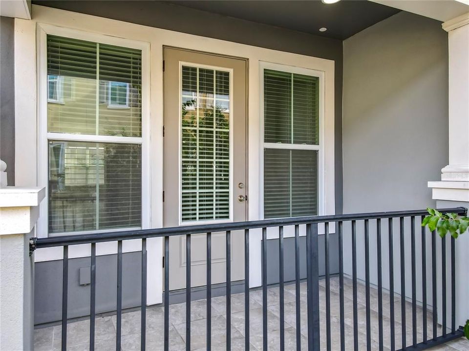 Activo con contrato: $2,995 (4 camas, 3 baños, 1705 Pies cuadrados)