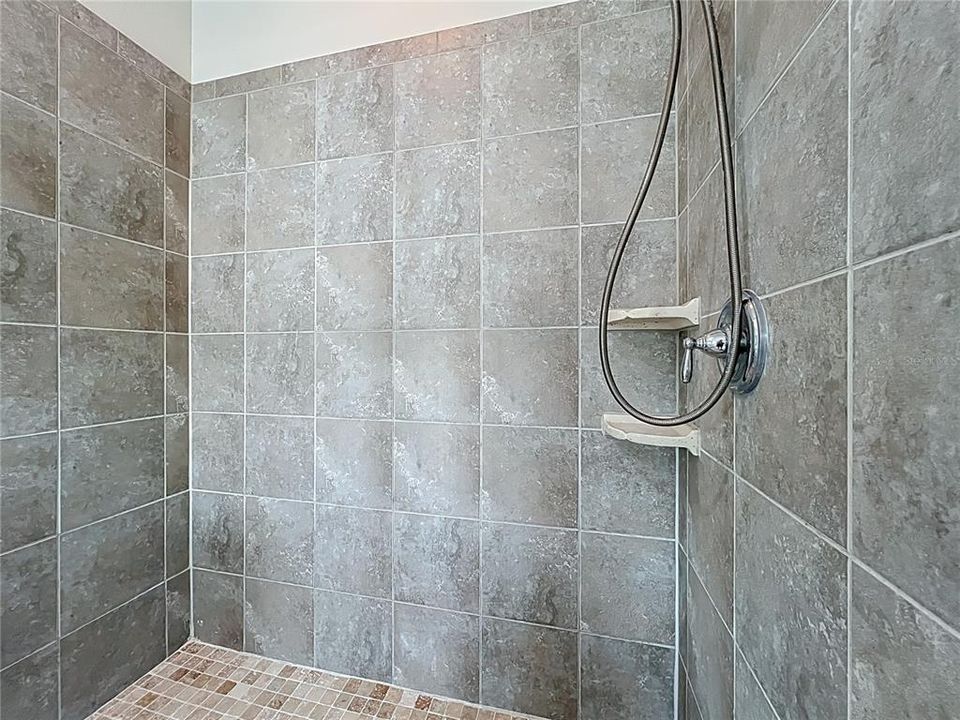 Activo con contrato: $2,995 (4 camas, 3 baños, 1705 Pies cuadrados)