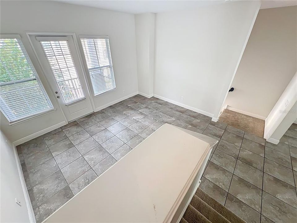 Activo con contrato: $2,995 (4 camas, 3 baños, 1705 Pies cuadrados)