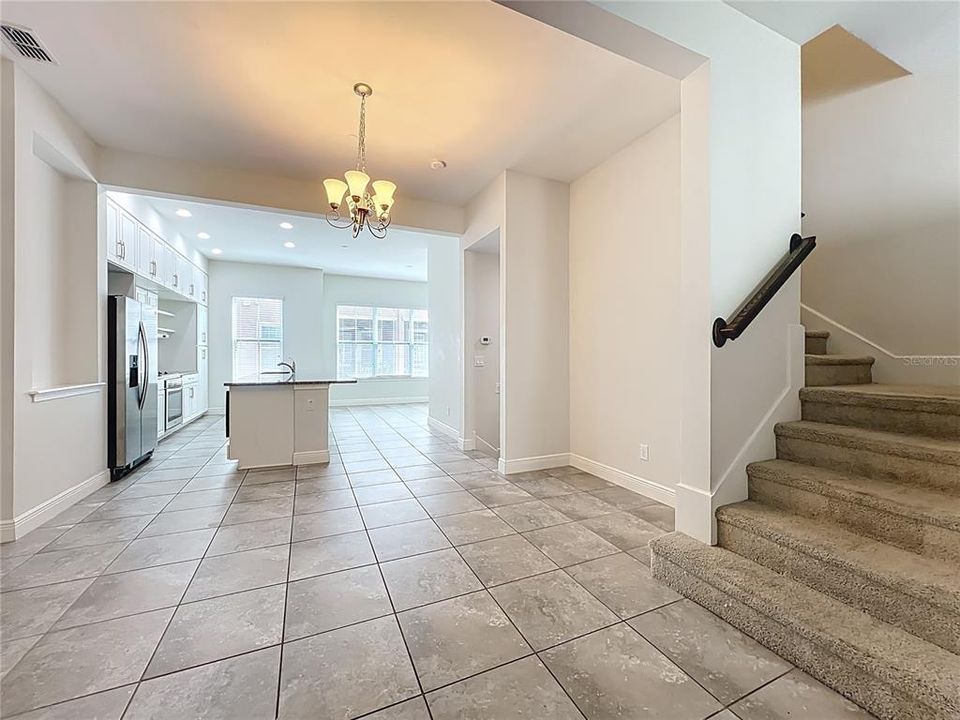 Activo con contrato: $2,995 (4 camas, 3 baños, 1705 Pies cuadrados)