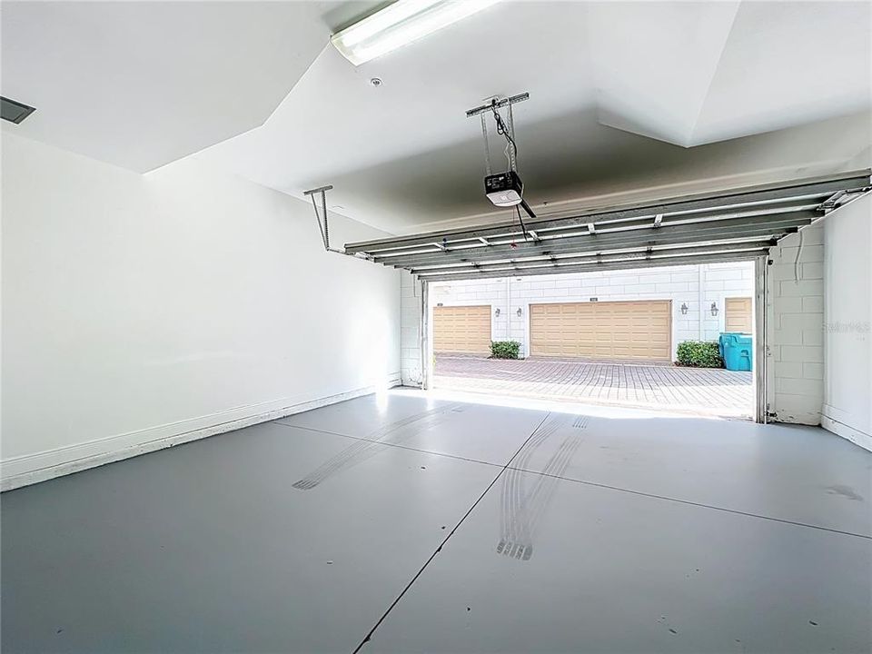 Activo con contrato: $2,995 (4 camas, 3 baños, 1705 Pies cuadrados)