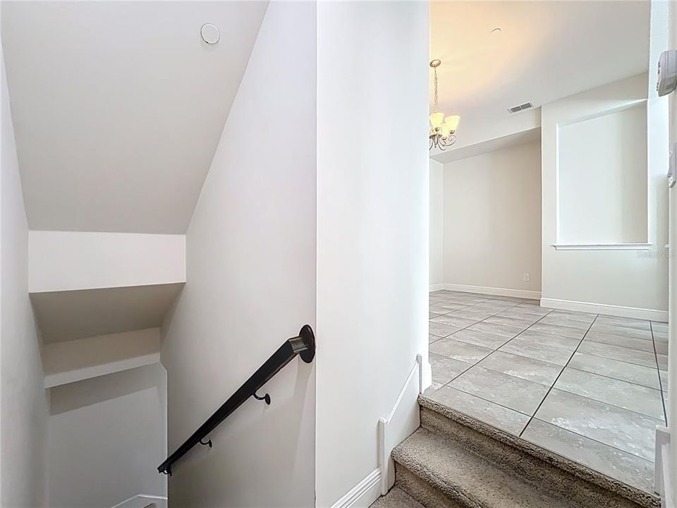 Activo con contrato: $2,995 (4 camas, 3 baños, 1705 Pies cuadrados)