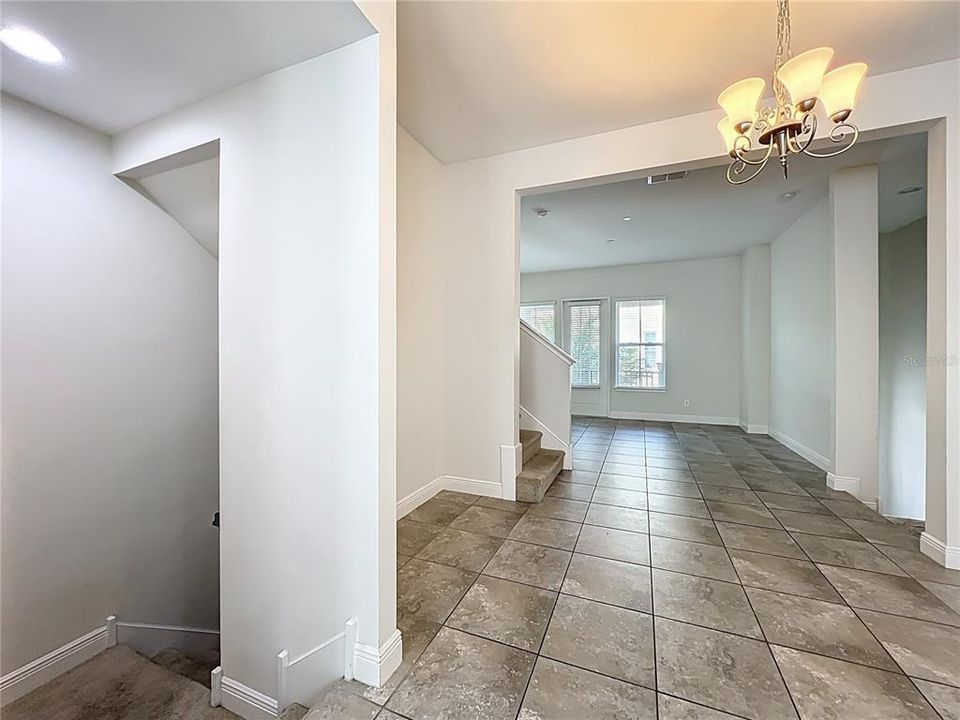 Activo con contrato: $2,995 (4 camas, 3 baños, 1705 Pies cuadrados)