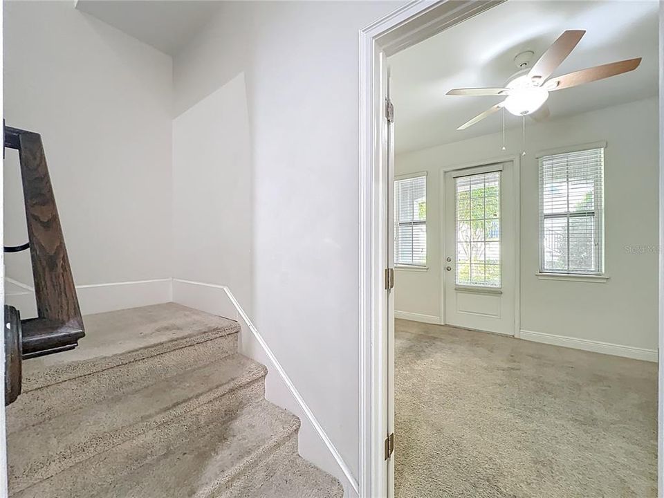 Activo con contrato: $2,995 (4 camas, 3 baños, 1705 Pies cuadrados)