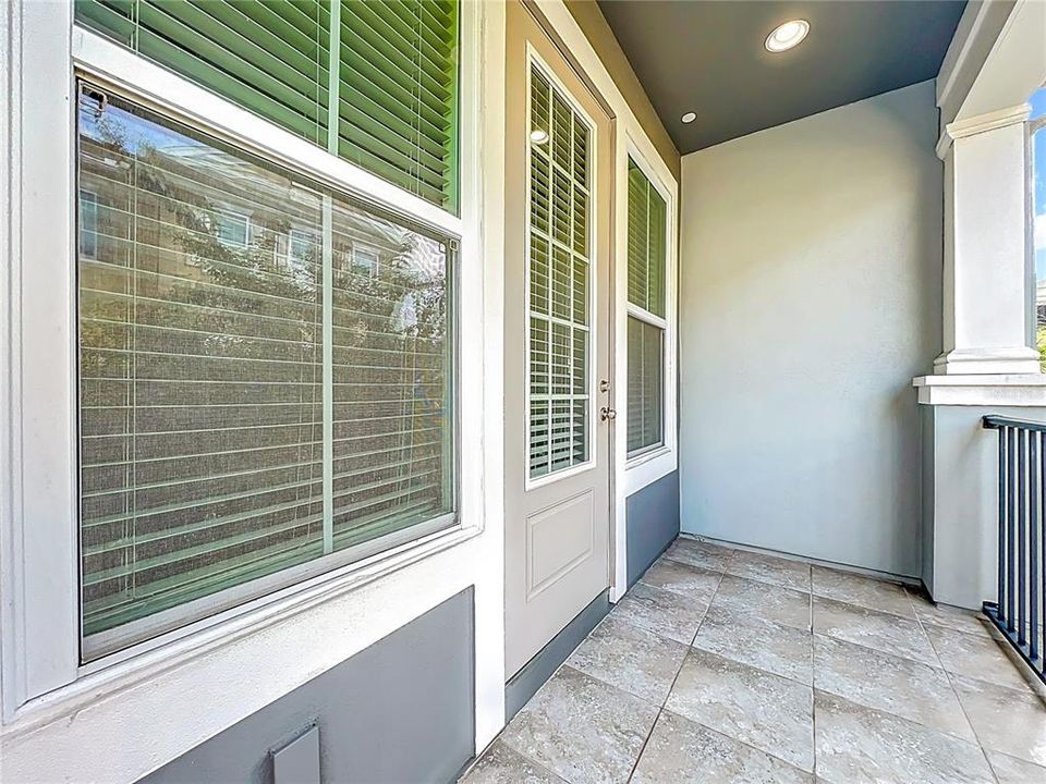 Activo con contrato: $2,995 (4 camas, 3 baños, 1705 Pies cuadrados)