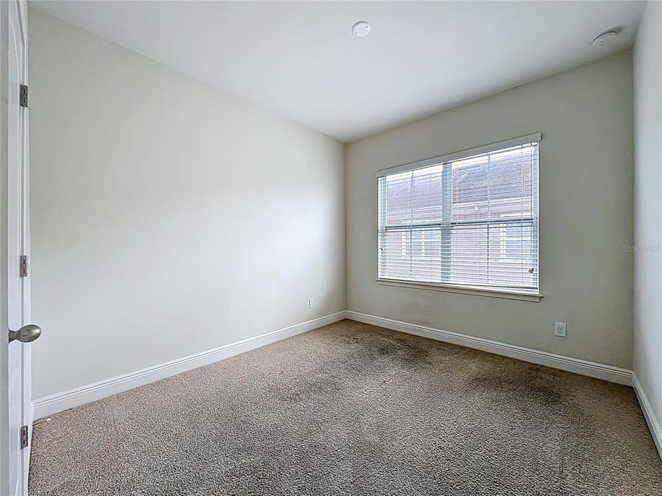 Activo con contrato: $2,995 (4 camas, 3 baños, 1705 Pies cuadrados)