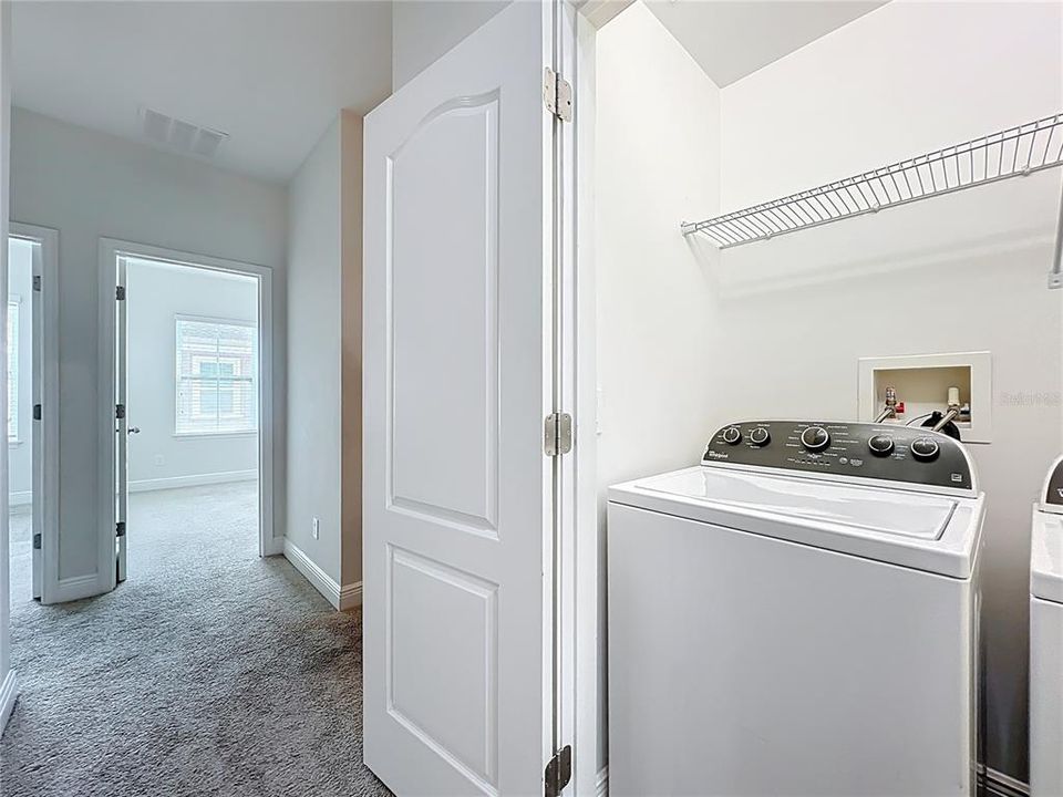 Activo con contrato: $2,995 (4 camas, 3 baños, 1705 Pies cuadrados)