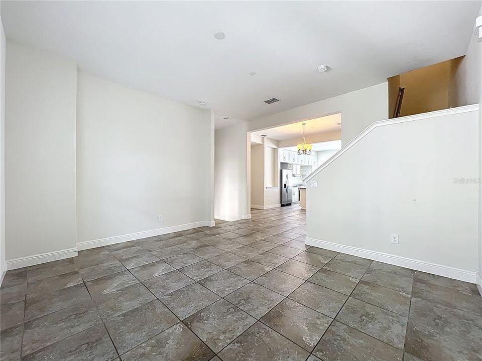 Activo con contrato: $2,995 (4 camas, 3 baños, 1705 Pies cuadrados)