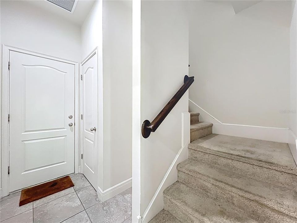 Activo con contrato: $2,995 (4 camas, 3 baños, 1705 Pies cuadrados)