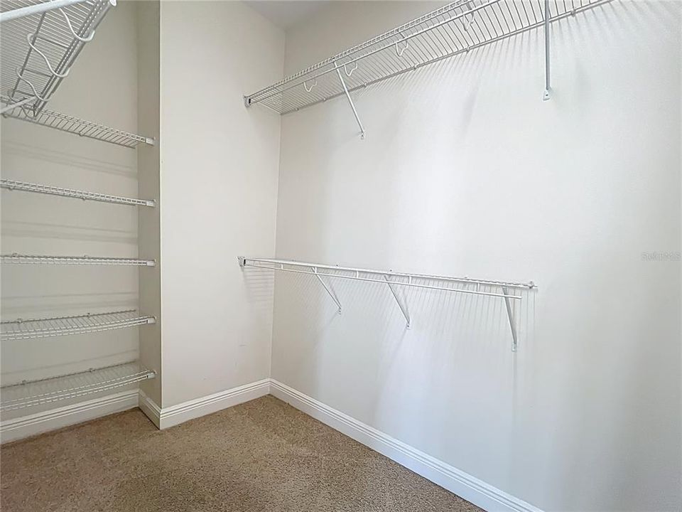 Activo con contrato: $2,995 (4 camas, 3 baños, 1705 Pies cuadrados)