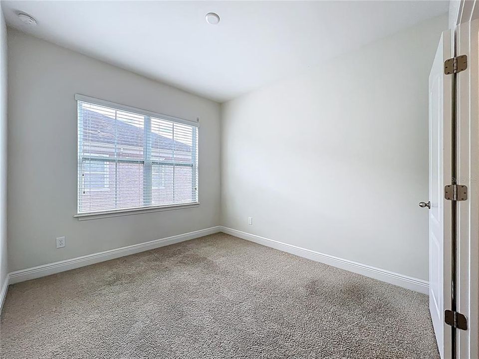 Activo con contrato: $2,995 (4 camas, 3 baños, 1705 Pies cuadrados)