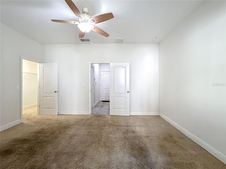 Activo con contrato: $2,995 (4 camas, 3 baños, 1705 Pies cuadrados)