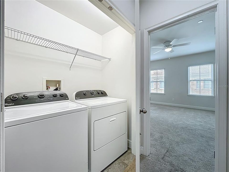 Activo con contrato: $2,995 (4 camas, 3 baños, 1705 Pies cuadrados)