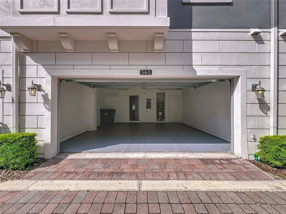 Activo con contrato: $2,995 (4 camas, 3 baños, 1705 Pies cuadrados)