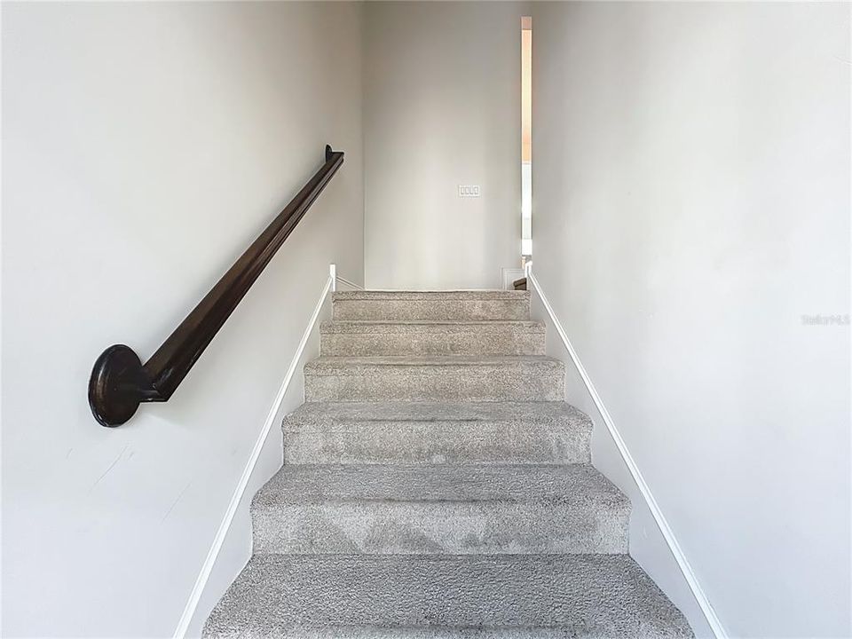 Activo con contrato: $2,995 (4 camas, 3 baños, 1705 Pies cuadrados)