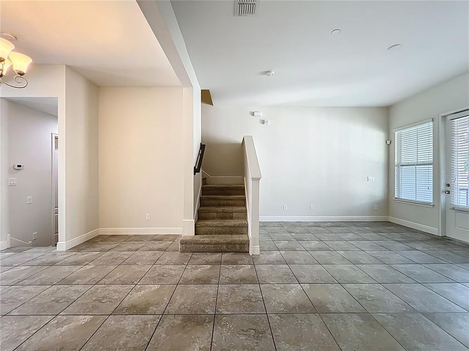 Activo con contrato: $2,995 (4 camas, 3 baños, 1705 Pies cuadrados)