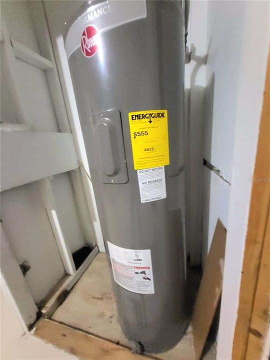 合同活跃: $270,000 (5 贝兹, 2 浴室, 1976 平方英尺)