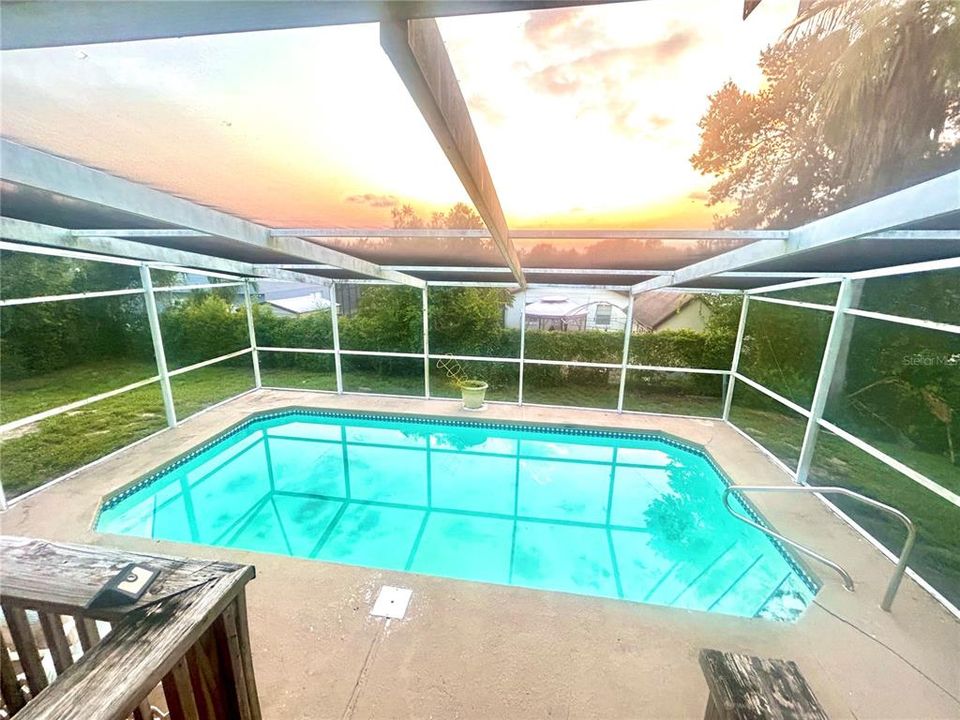 合同活跃: $270,000 (5 贝兹, 2 浴室, 1976 平方英尺)