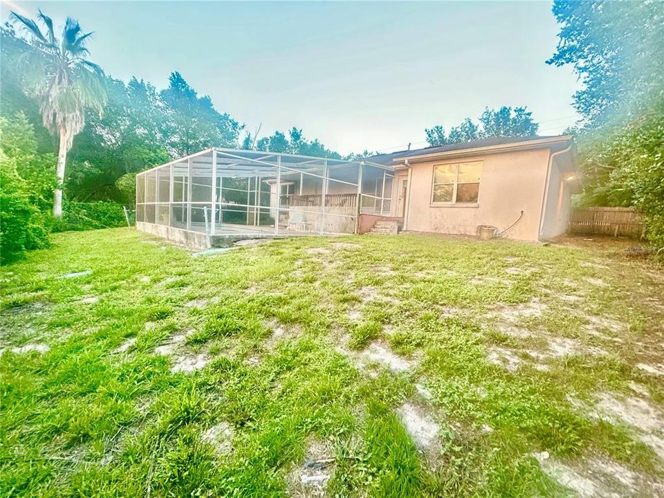 合同活跃: $270,000 (5 贝兹, 2 浴室, 1976 平方英尺)