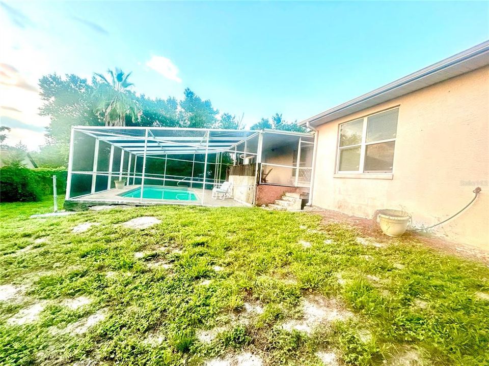 合同活跃: $270,000 (5 贝兹, 2 浴室, 1976 平方英尺)