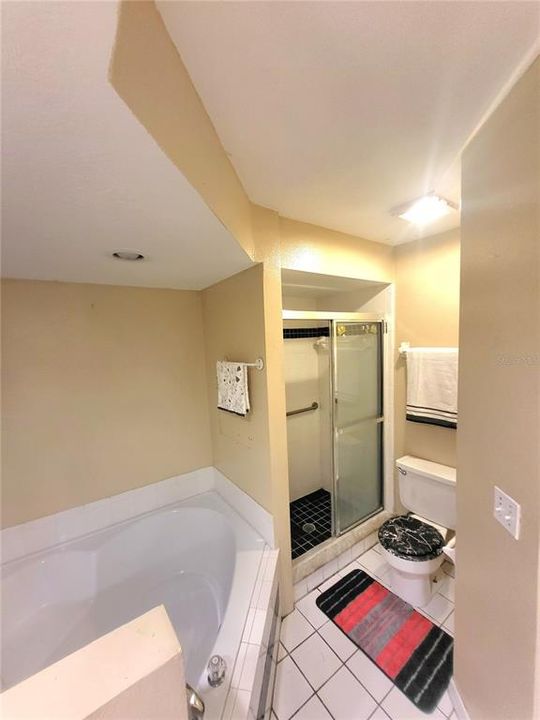 合同活跃: $270,000 (5 贝兹, 2 浴室, 1976 平方英尺)