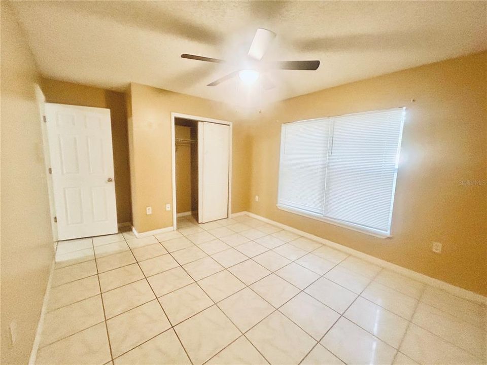 合同活跃: $270,000 (5 贝兹, 2 浴室, 1976 平方英尺)