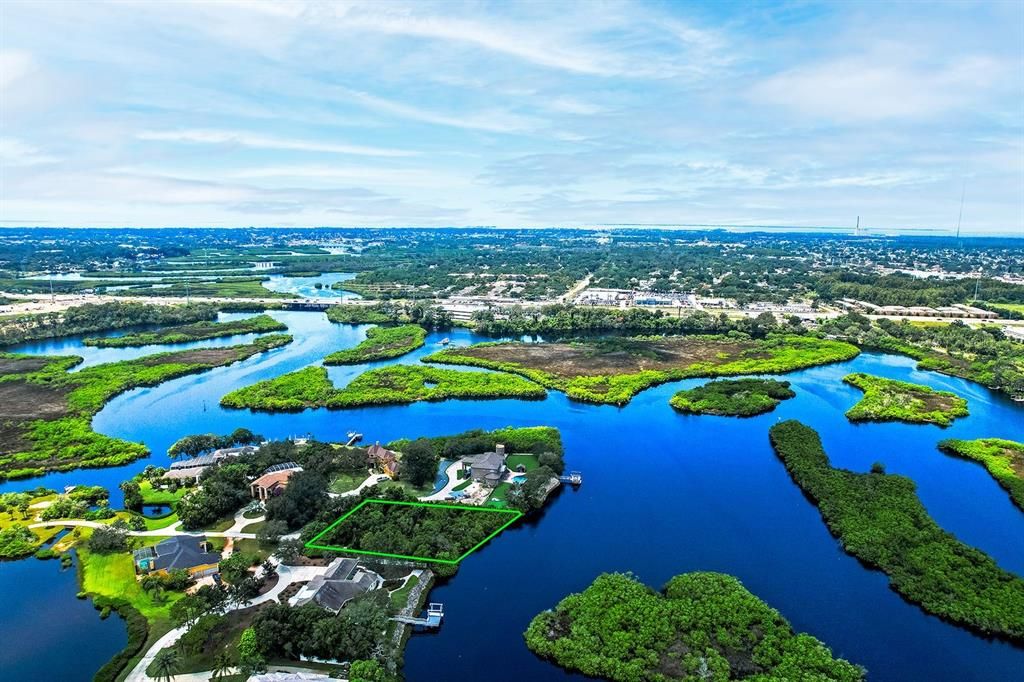 待售: $429,900 (1.35 acres)