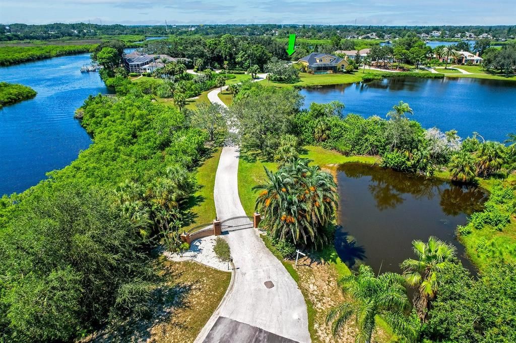 待售: $429,900 (1.35 acres)