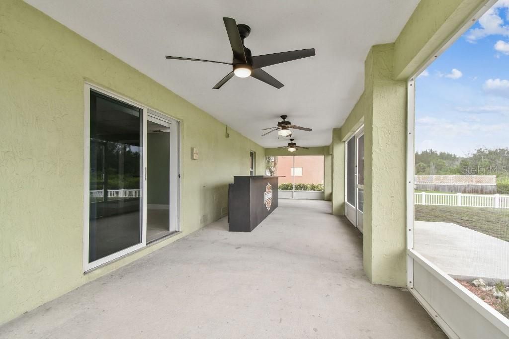 For Sale: $1,100,000 (5 beds, 3 baths, 4640 Square Feet)