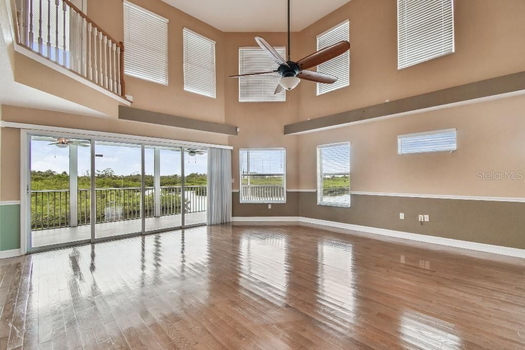 For Sale: $1,100,000 (5 beds, 3 baths, 4640 Square Feet)