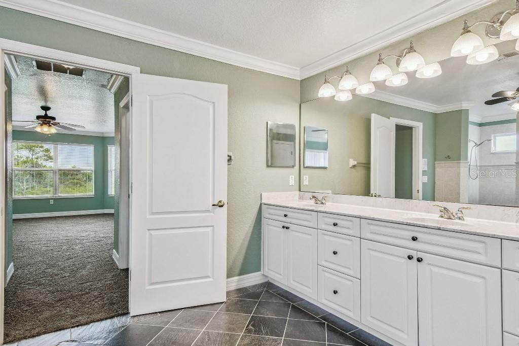 For Sale: $1,100,000 (5 beds, 3 baths, 4640 Square Feet)