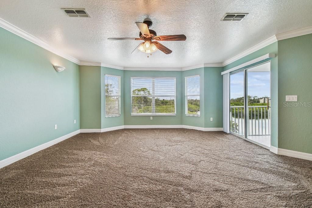 For Sale: $1,100,000 (5 beds, 3 baths, 4640 Square Feet)