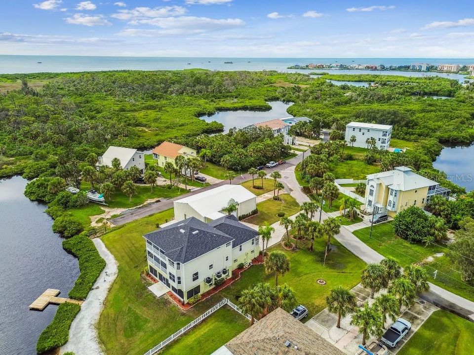 For Sale: $1,100,000 (5 beds, 3 baths, 4640 Square Feet)