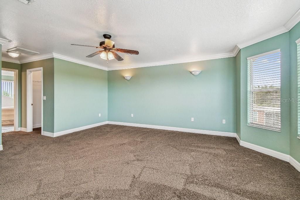 For Sale: $1,100,000 (5 beds, 3 baths, 4640 Square Feet)