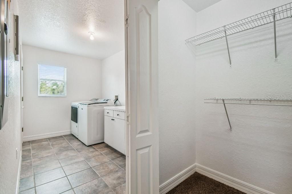 For Sale: $1,100,000 (5 beds, 3 baths, 4640 Square Feet)