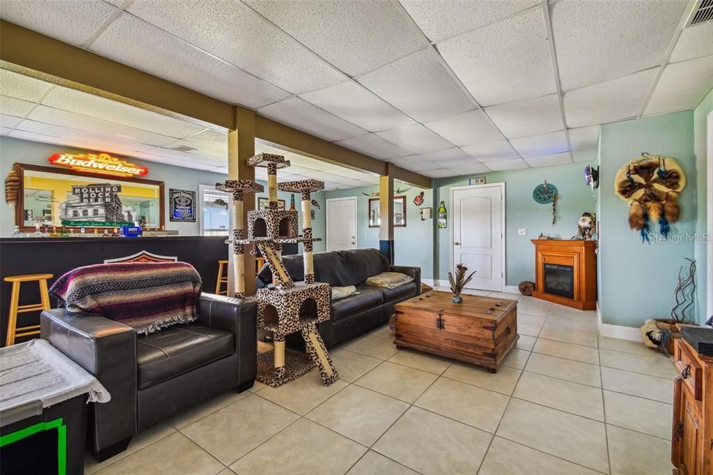 For Sale: $1,100,000 (5 beds, 3 baths, 4640 Square Feet)