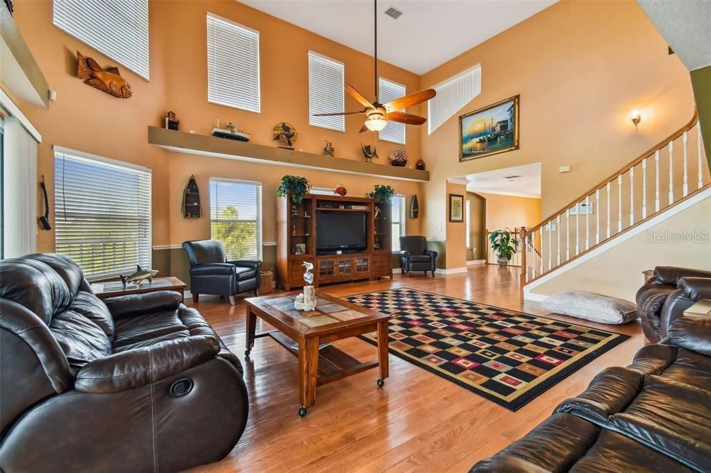 For Sale: $1,100,000 (5 beds, 3 baths, 4640 Square Feet)