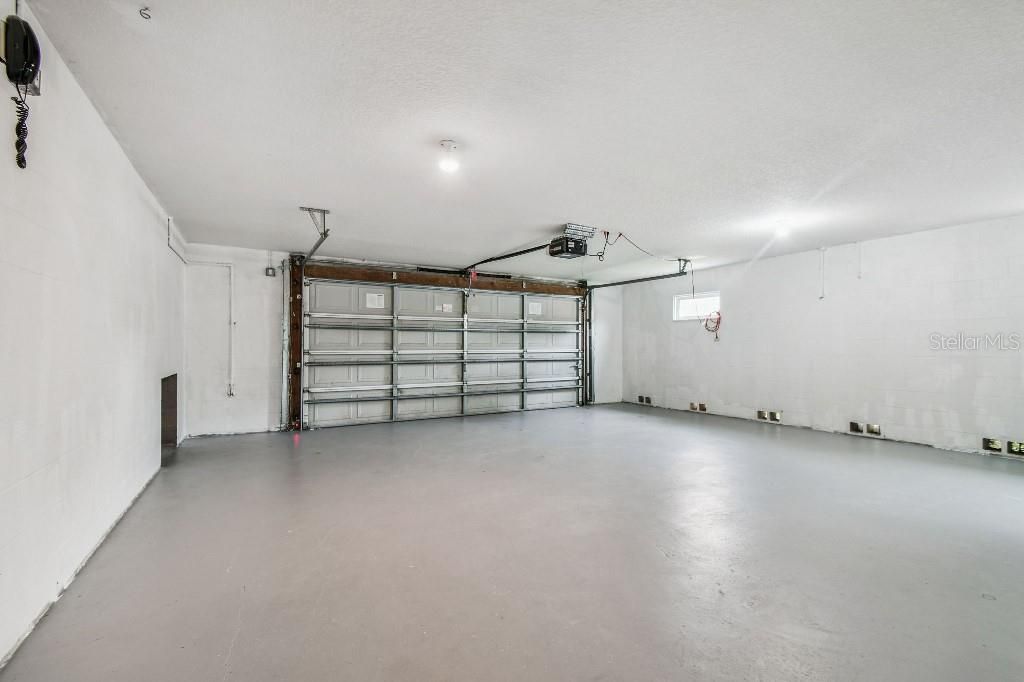 For Sale: $1,100,000 (5 beds, 3 baths, 4640 Square Feet)