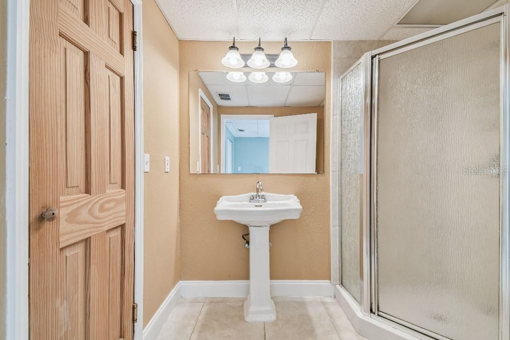 For Sale: $1,100,000 (5 beds, 3 baths, 4640 Square Feet)