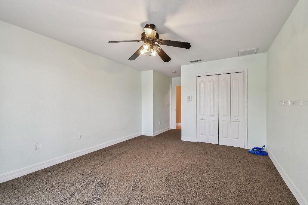 For Sale: $1,100,000 (5 beds, 3 baths, 4640 Square Feet)