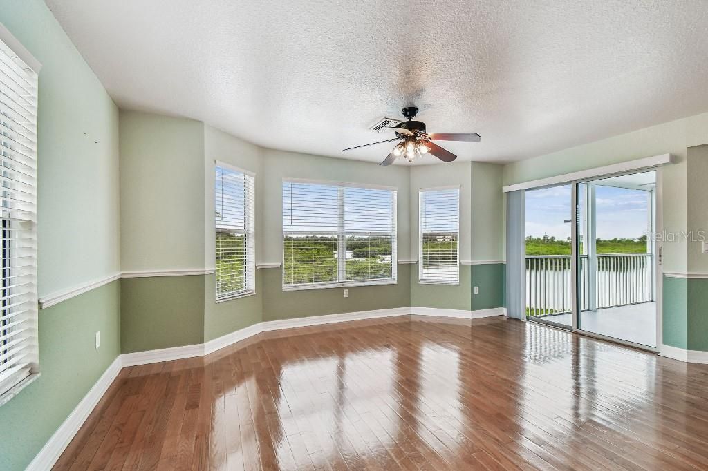 For Sale: $1,100,000 (5 beds, 3 baths, 4640 Square Feet)