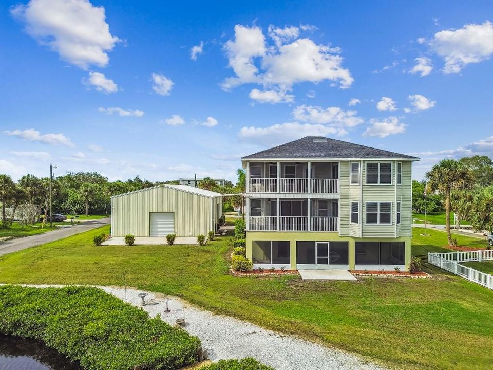 For Sale: $1,100,000 (5 beds, 3 baths, 4640 Square Feet)