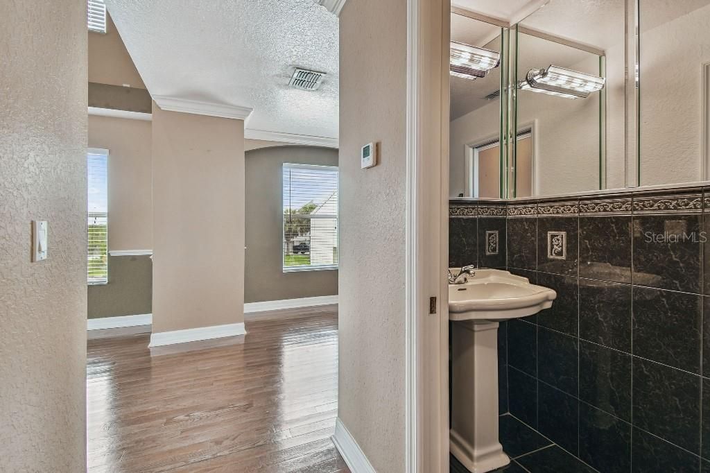 For Sale: $1,100,000 (5 beds, 3 baths, 4640 Square Feet)