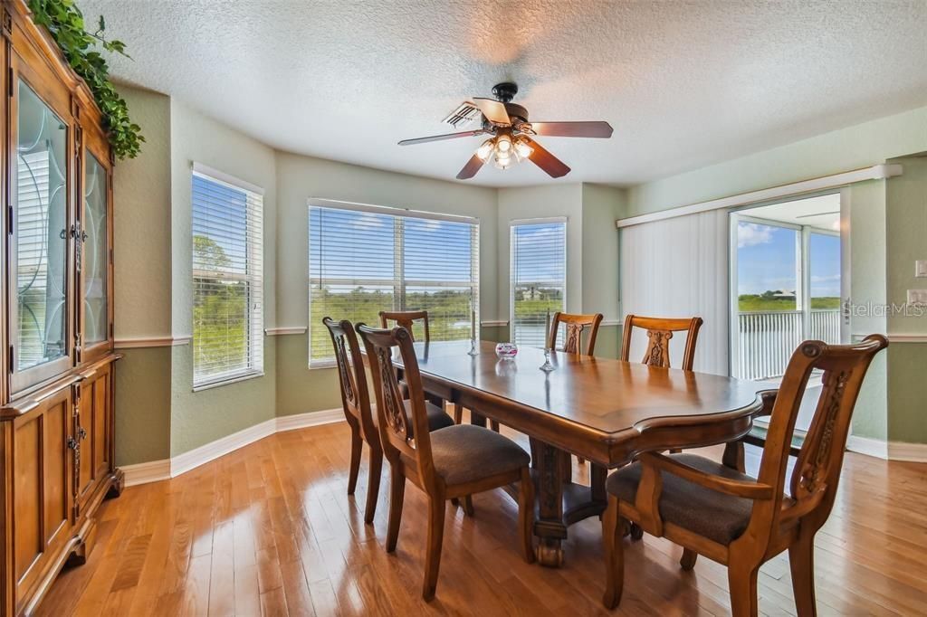 For Sale: $1,100,000 (5 beds, 3 baths, 4640 Square Feet)