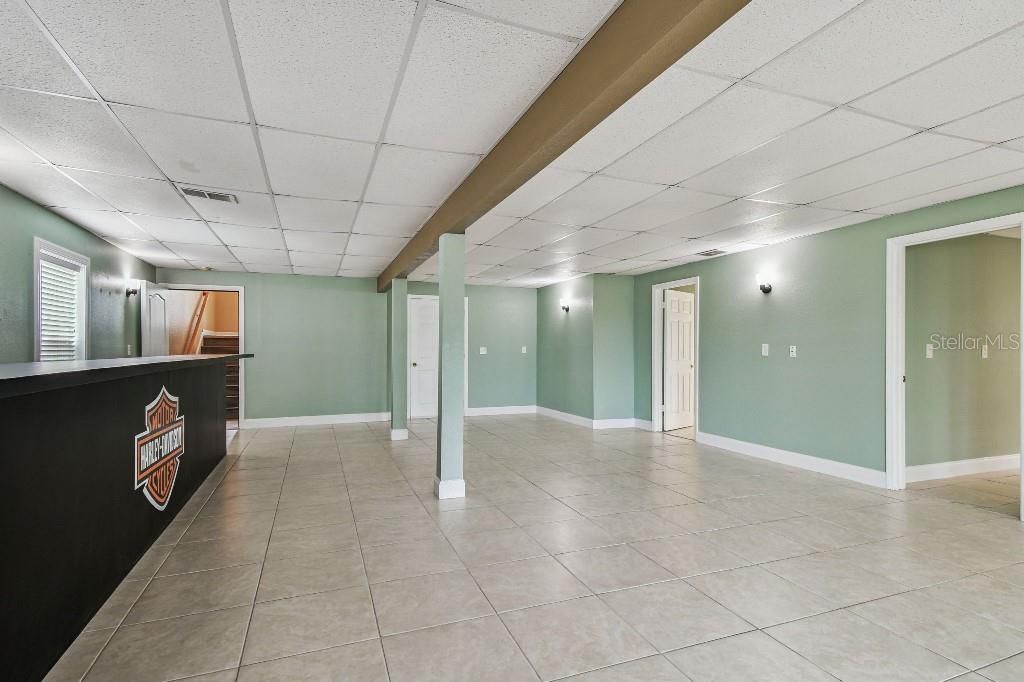 For Sale: $1,100,000 (5 beds, 3 baths, 4640 Square Feet)